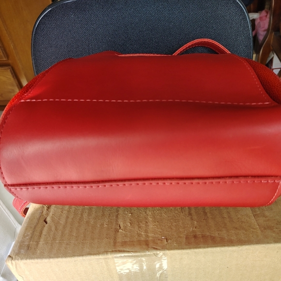 Portland Leather Chili Red Nest Bucket Crossbody Bag - Picture 5 of 6